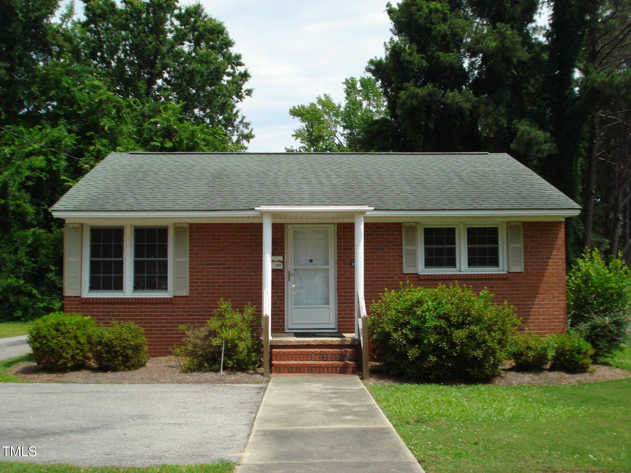 Dunn, NC 28334,608 N Ellis Avenue