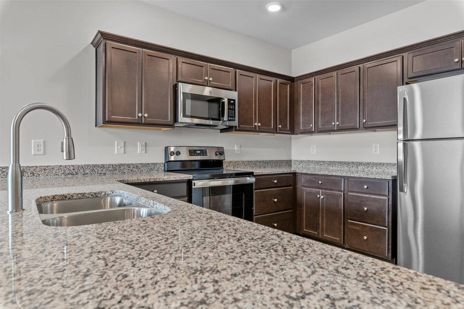 Lillington, NC 27546,170 Grove Circle #204