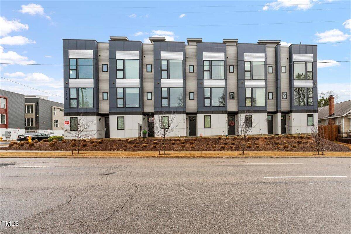 Raleigh, NC 27601,712 E Edenton Street #102