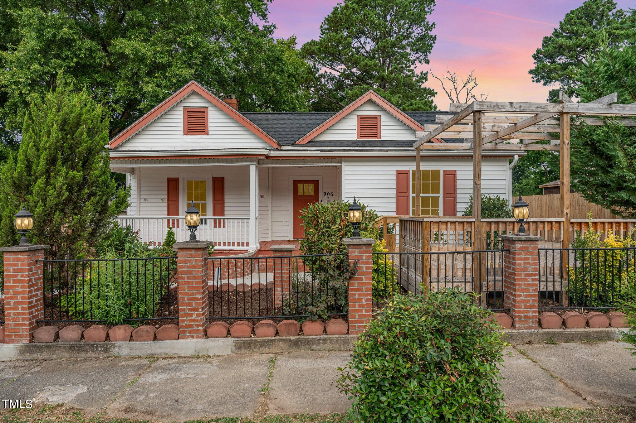 Durham, NC 27701,905 N Hyde Park Avenue