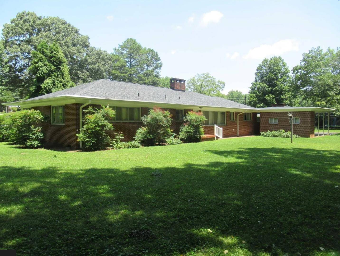 Siler City, NC 27312,911 W 6th Street