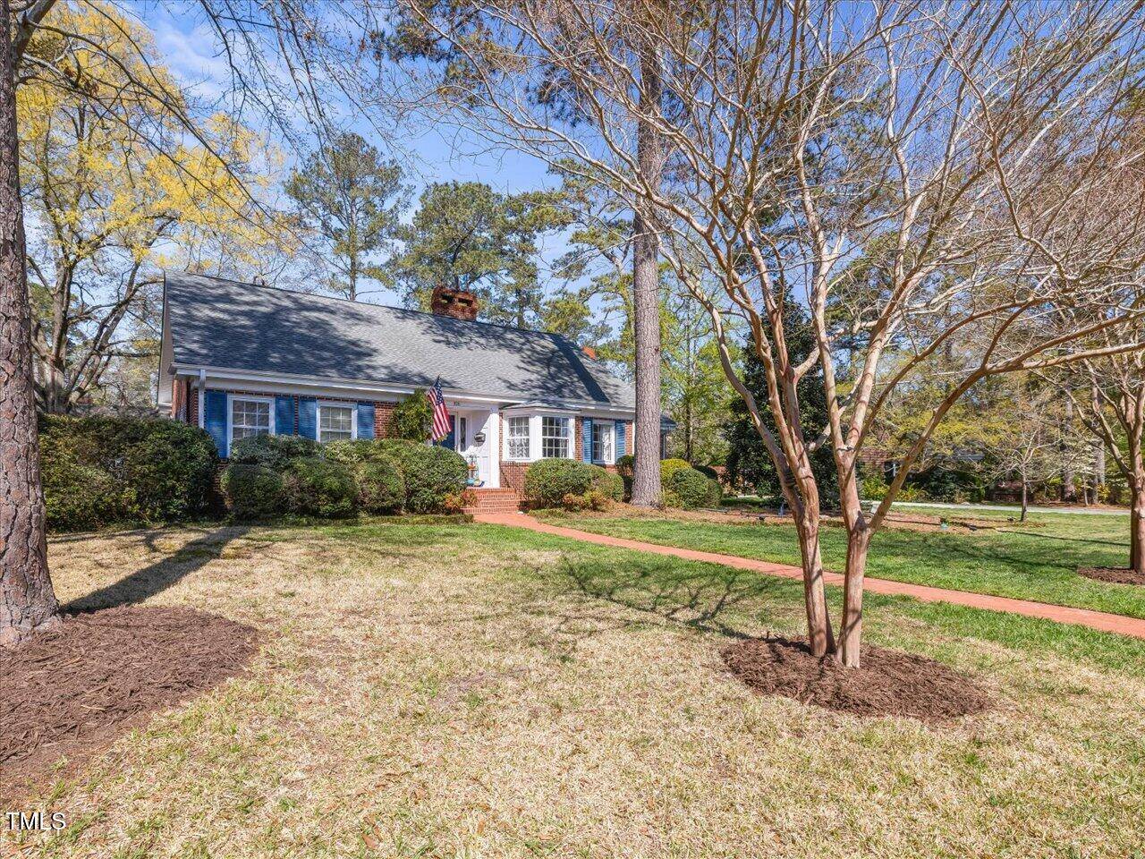 Smithfield, NC 27577,806 S First Street