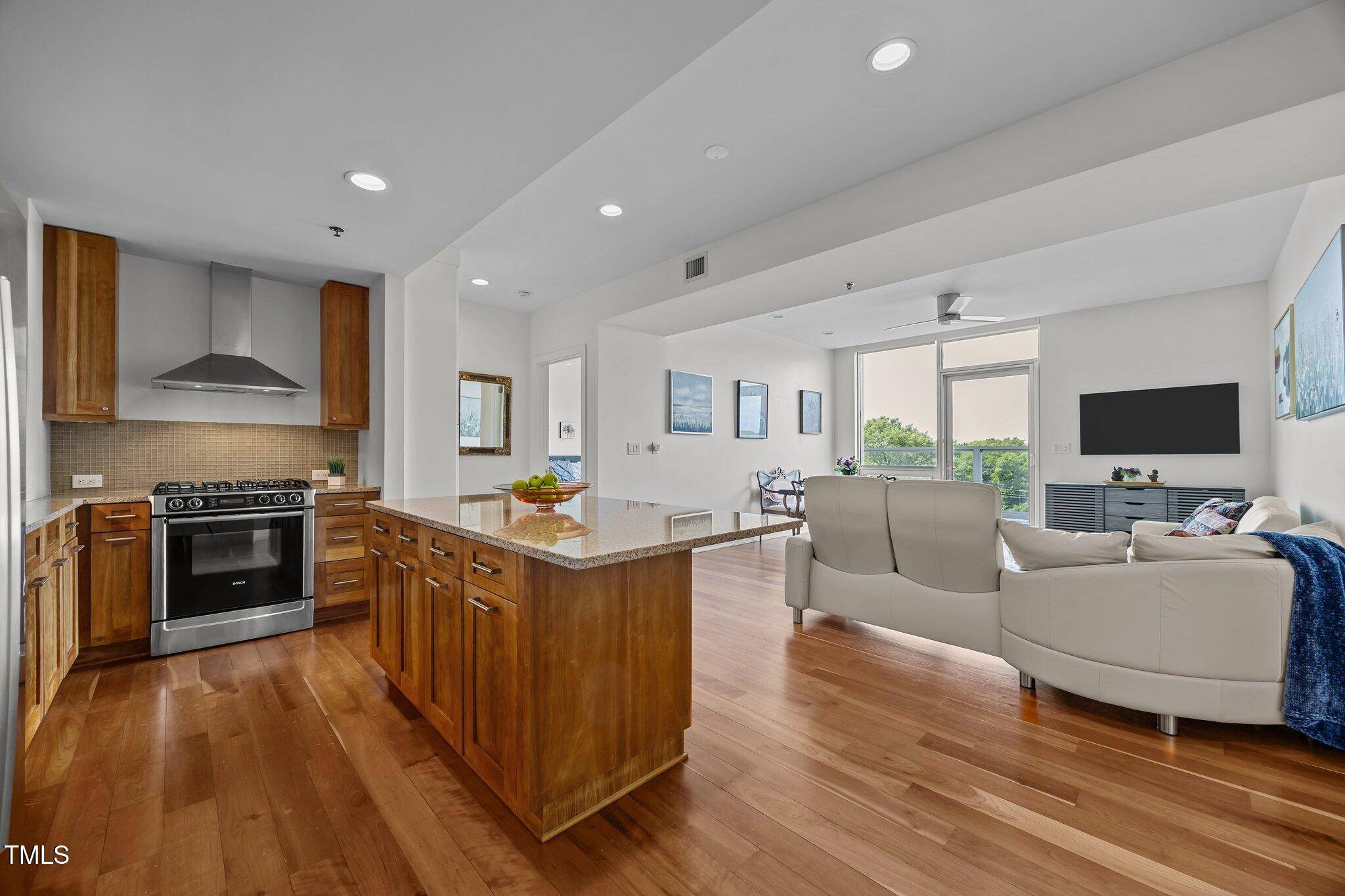 Chapel Hill, NC 27516,601 W Rosemary Street #418