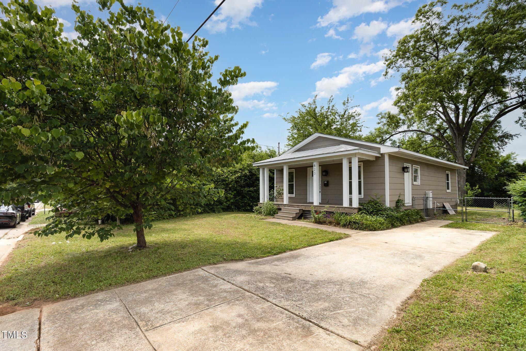 NC,823 Cotton Place