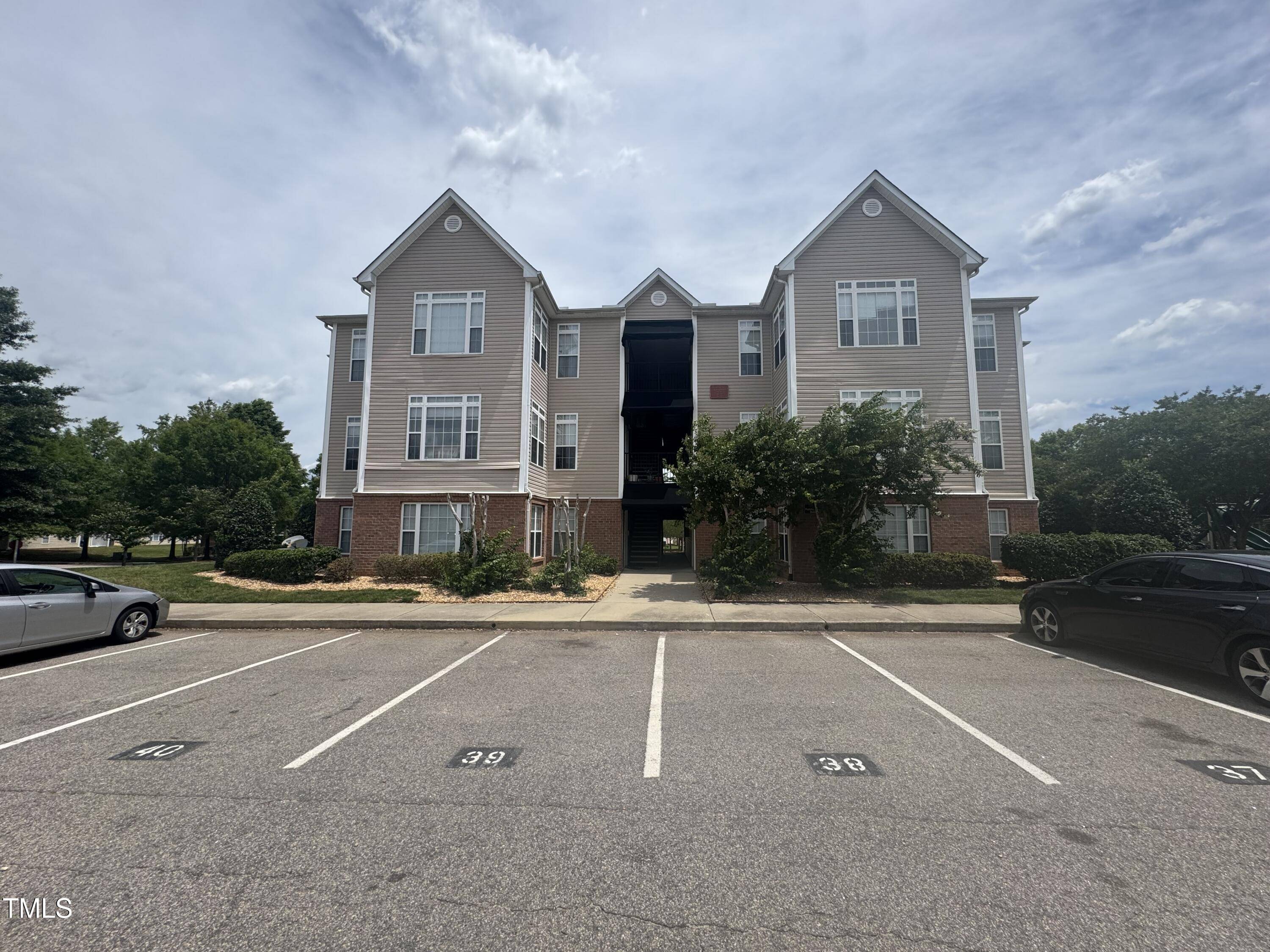 Raleigh, NC 27617,2501 Huntscroft Lane #303