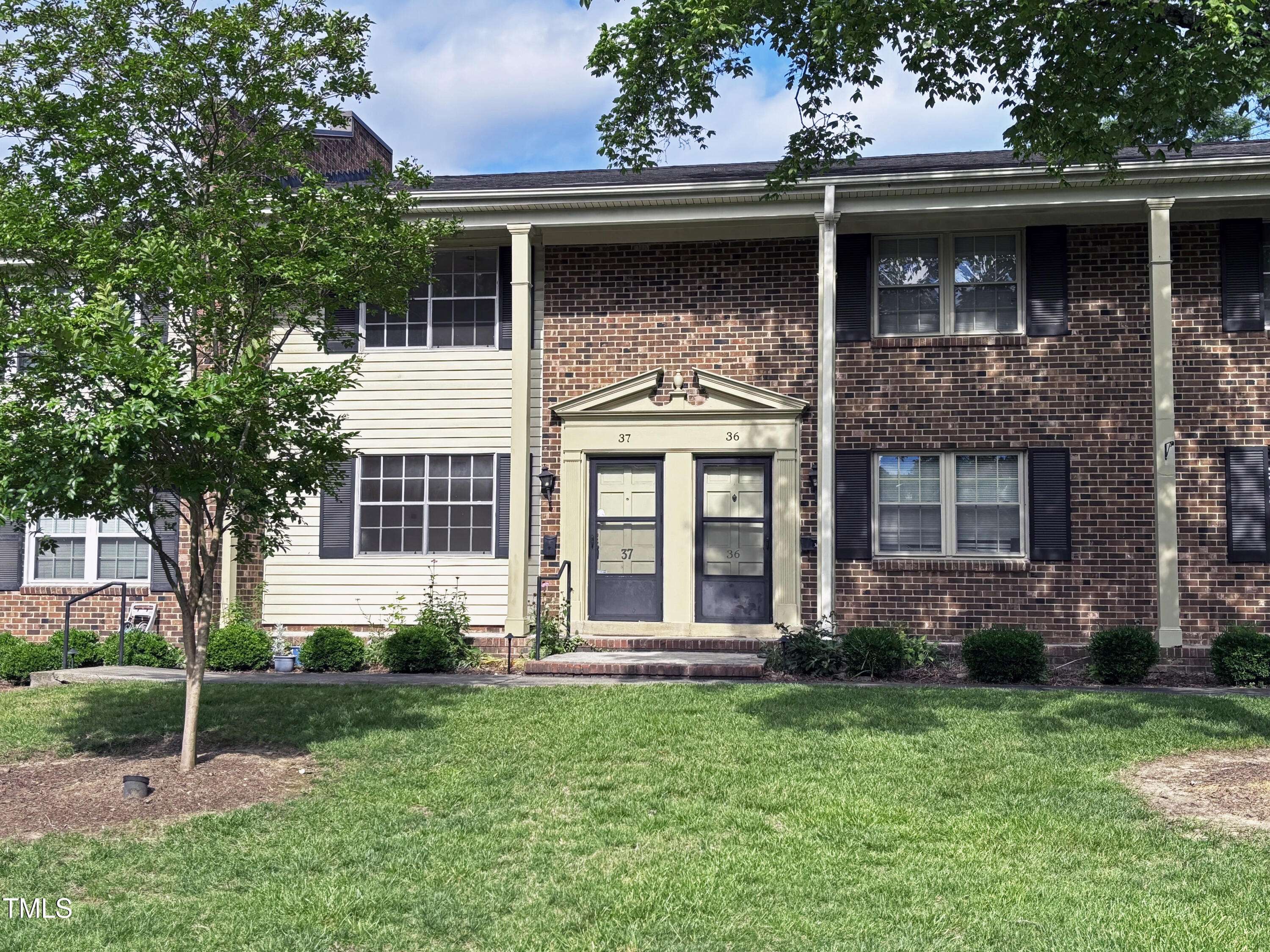 Chapel Hill, NC 27514,1002 Willow Drive Drive #37