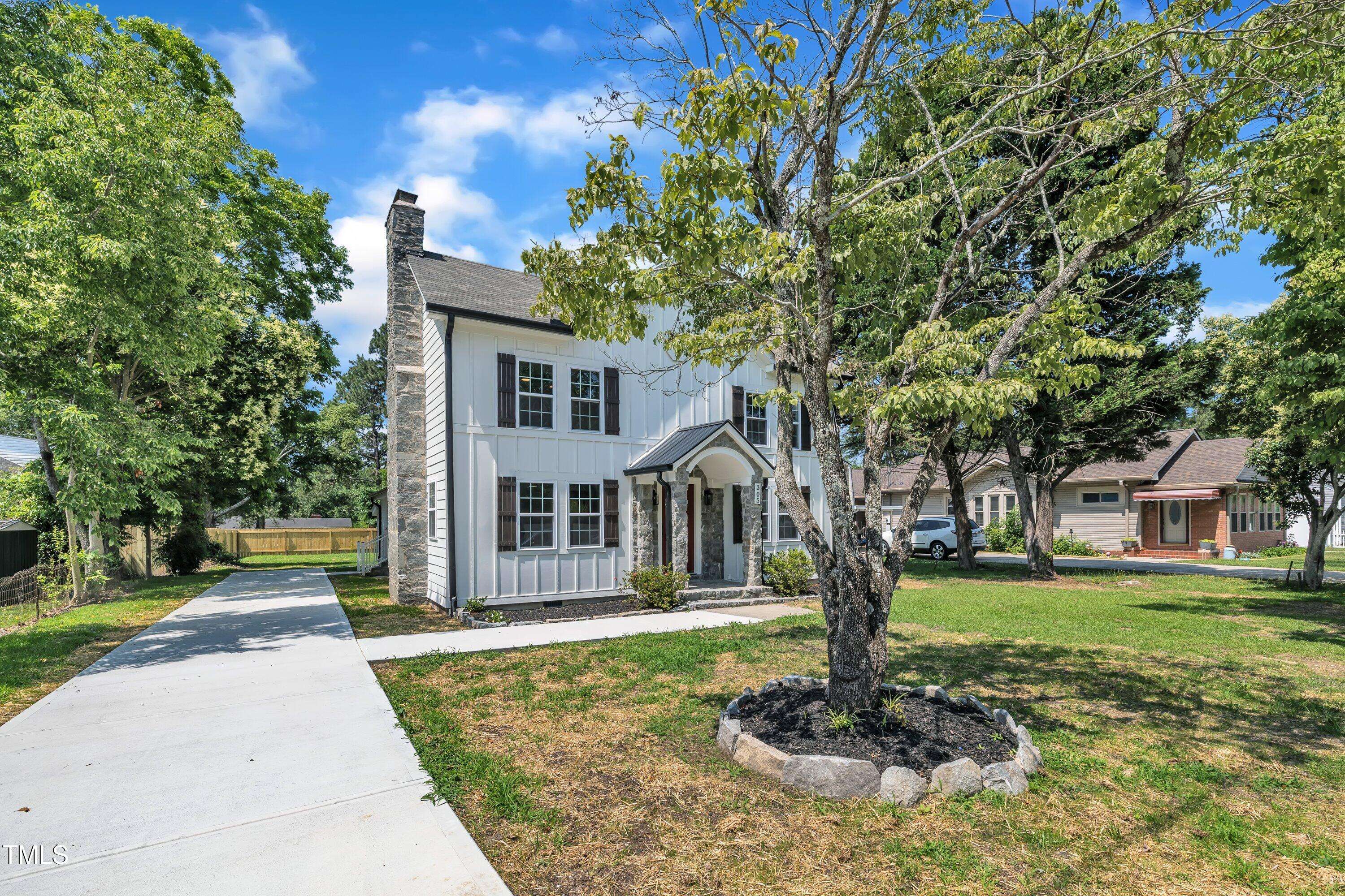 Dunn, NC 28334,305 W Canary Street