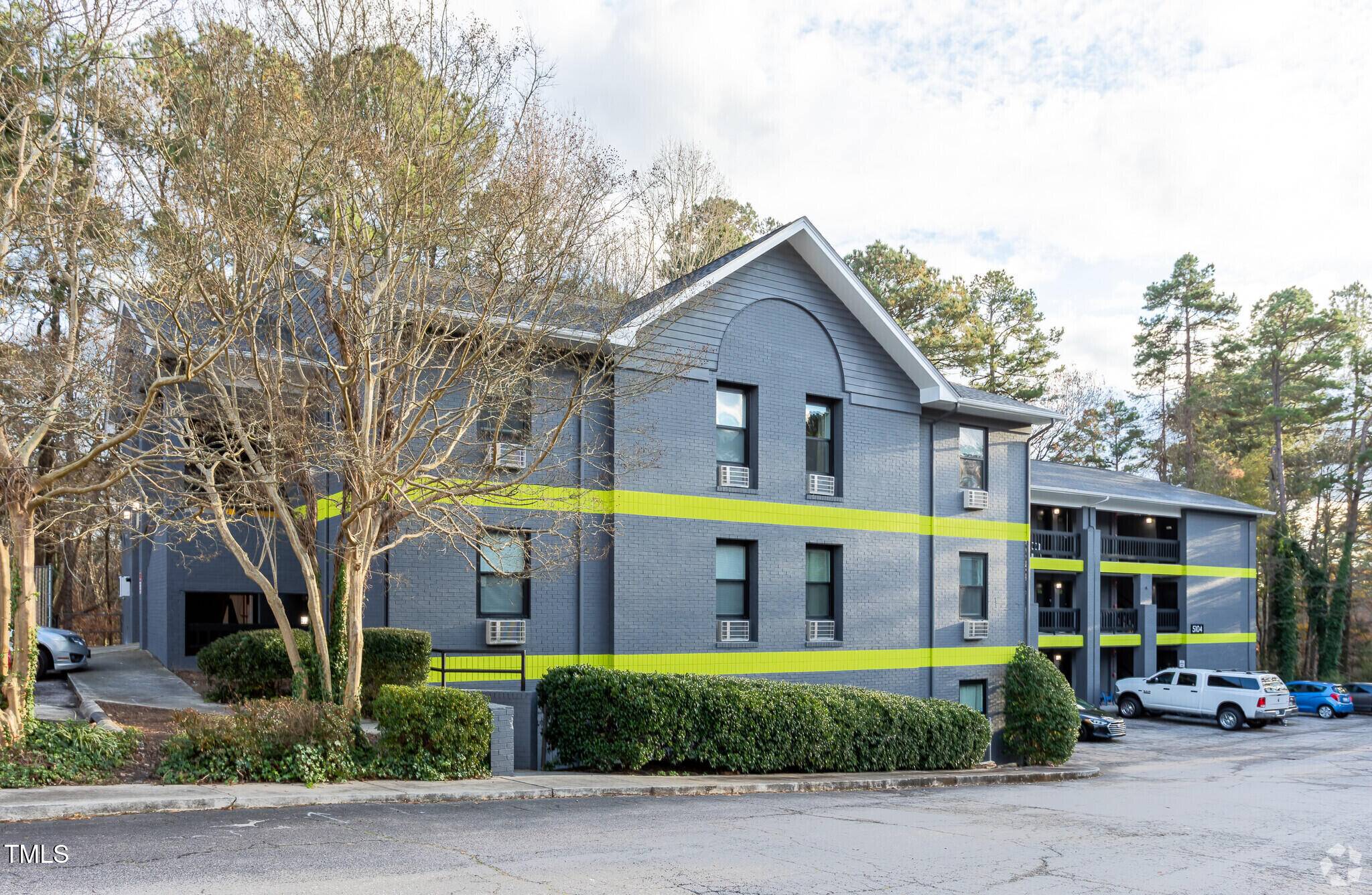 Raleigh, NC 27612,5104 Hollyridge Drive #305