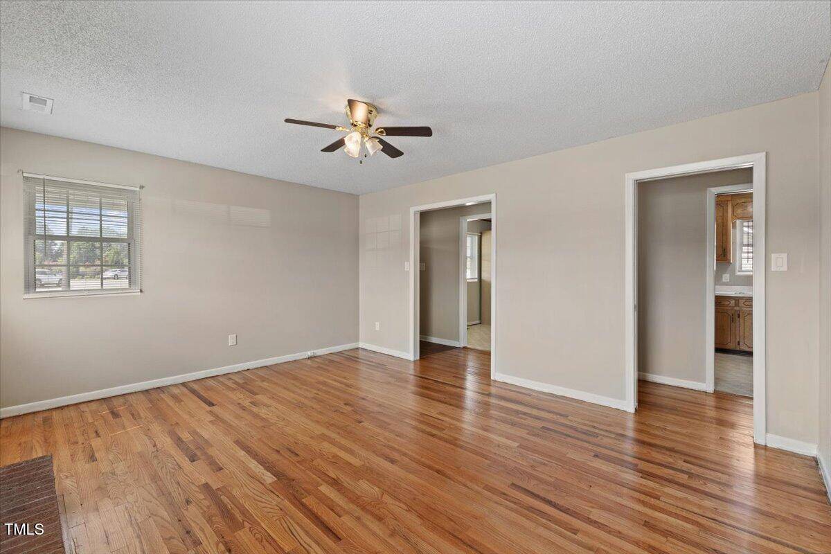 Smithfield, NC 27577,513 E Holt Street