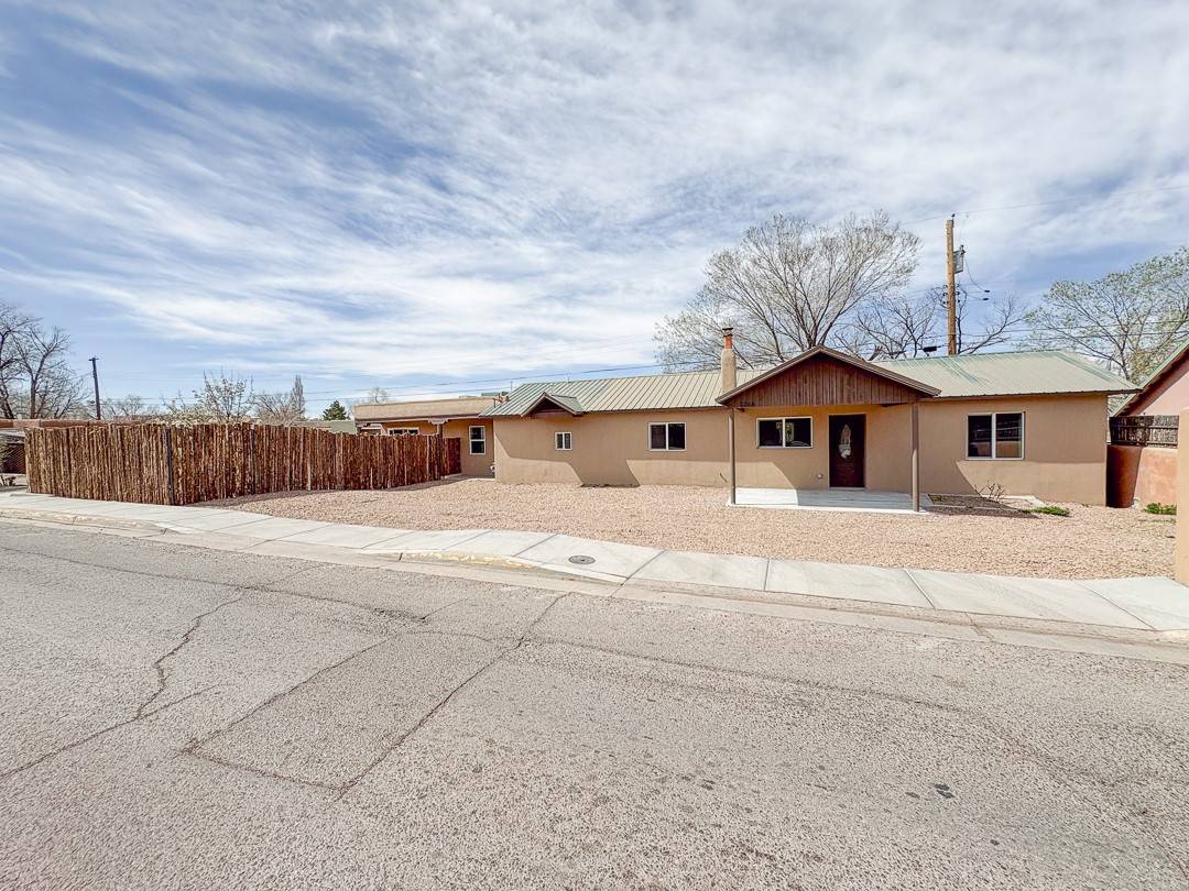 Santa Fe, NM 87505,1268 Maez RD