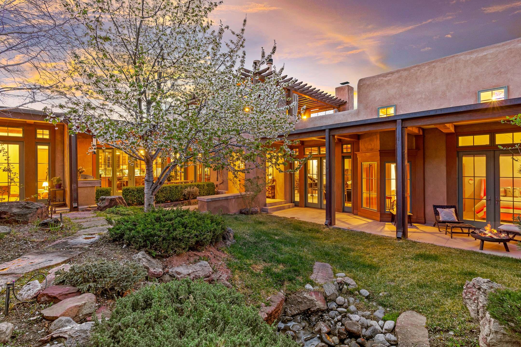 Santa Fe, NM 87505,992 Old Pecos TRL