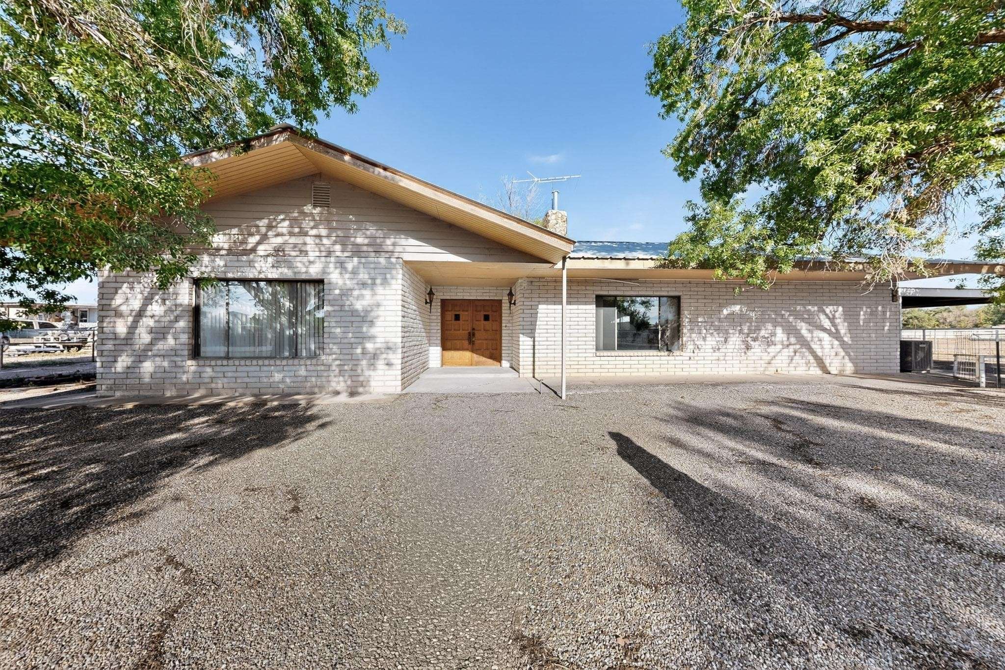 Los Lunas, NM 87031,8 Palomas RD