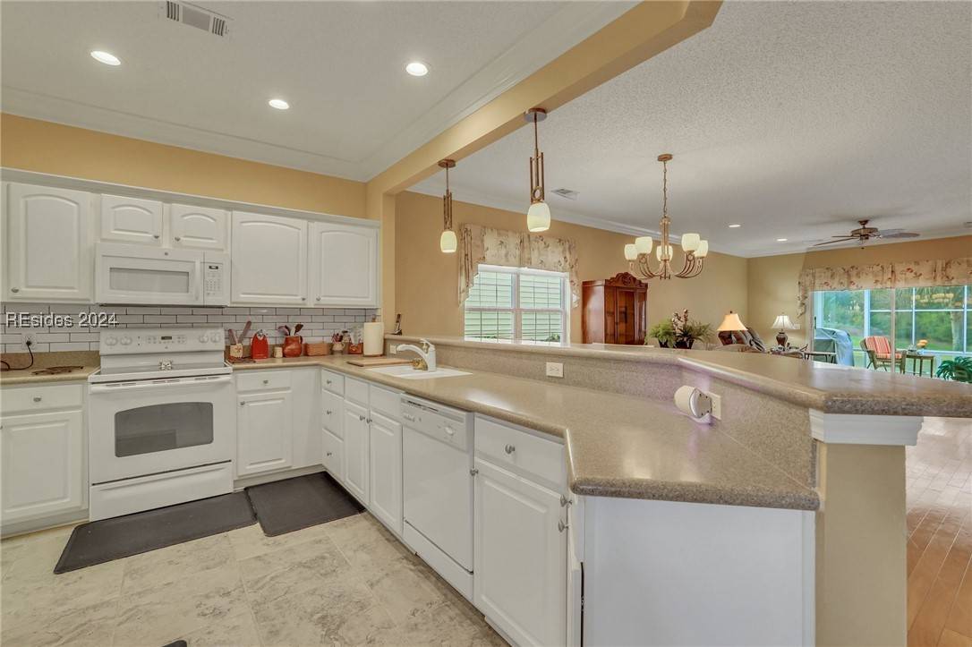 Bluffton, SC 29909,7 Holly Ribbons CIR