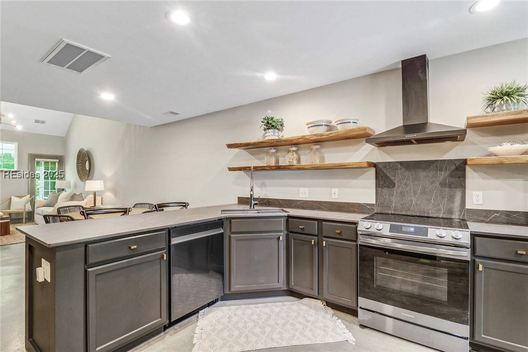 Bluffton, SC 29910,610 East AVE
