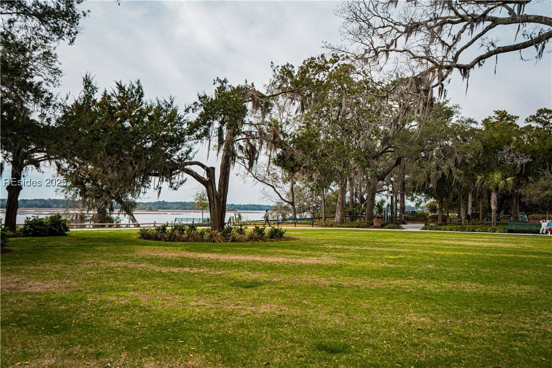 Bluffton, SC 29910,14 Calhoun ST