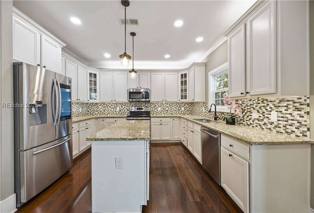 Bluffton, SC 29910,17 Junction WAY