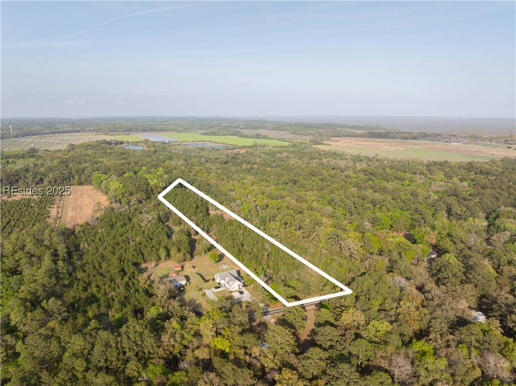 Saint Helena Island, SC 29920,140 Ephraim RD