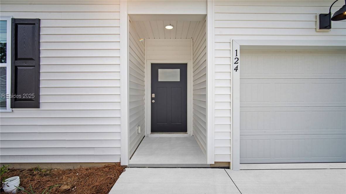 Ridgeland, SC 29936,421 Holiday ST