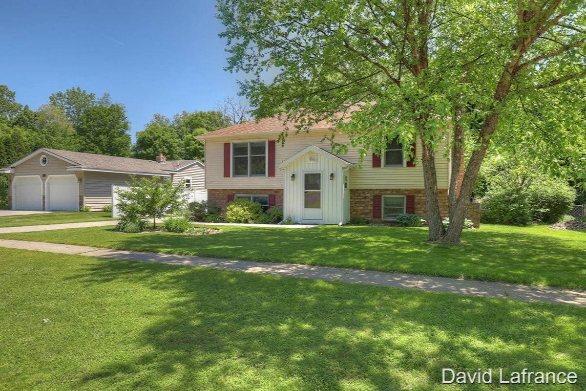 Rockford, MI 49341,238 Childsdale NE Avenue