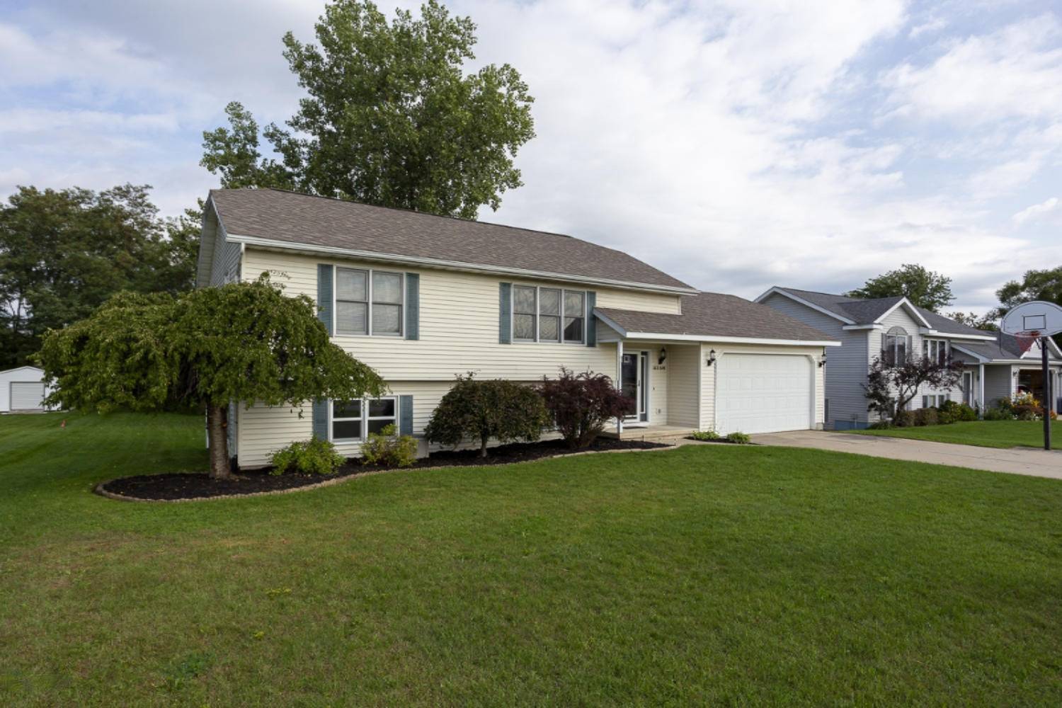 Grandville, MI 49418,5350 Debbie SW Court