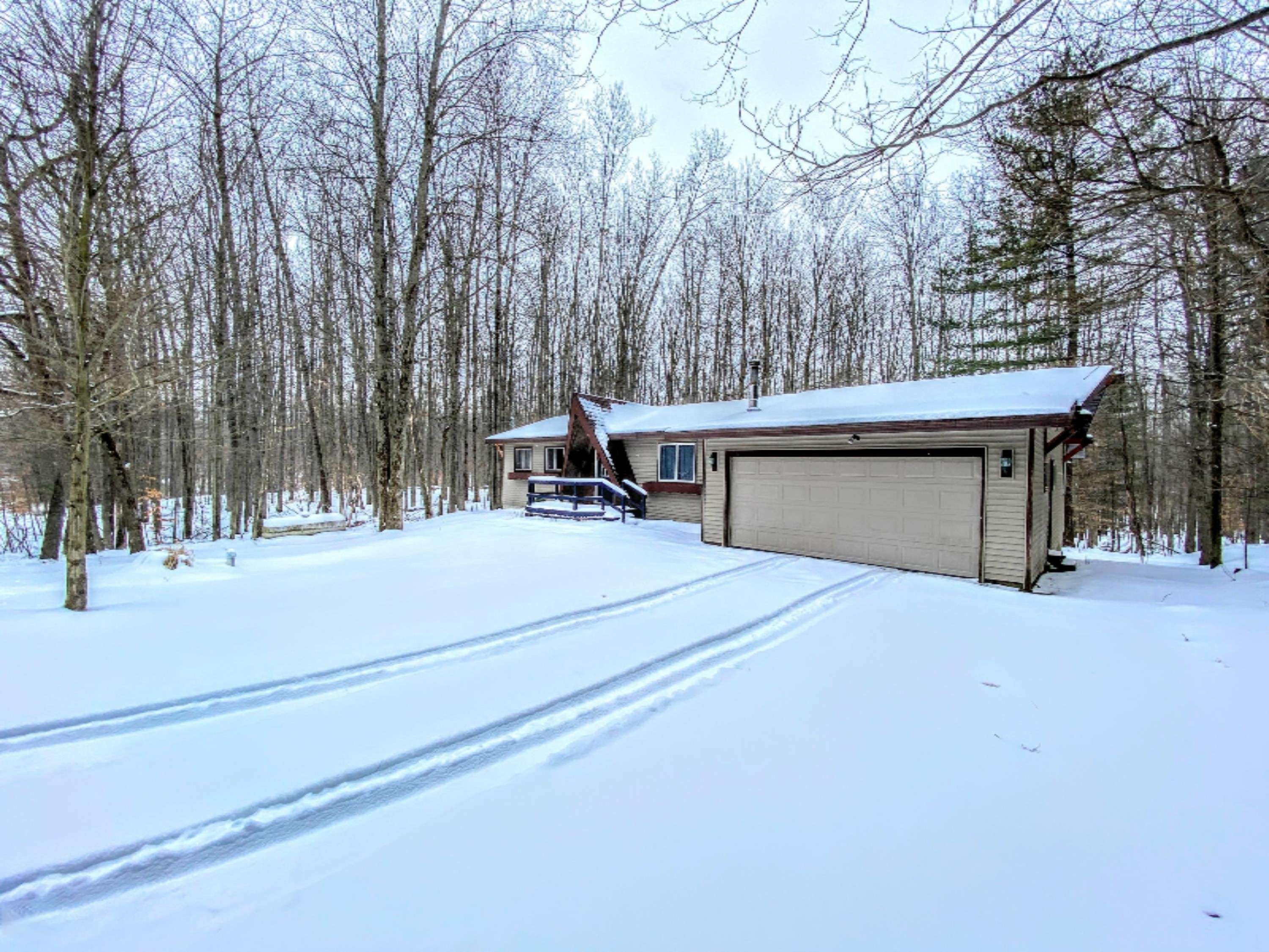 Canadian Lakes, MI 49346,8275 Pine Tree Trail