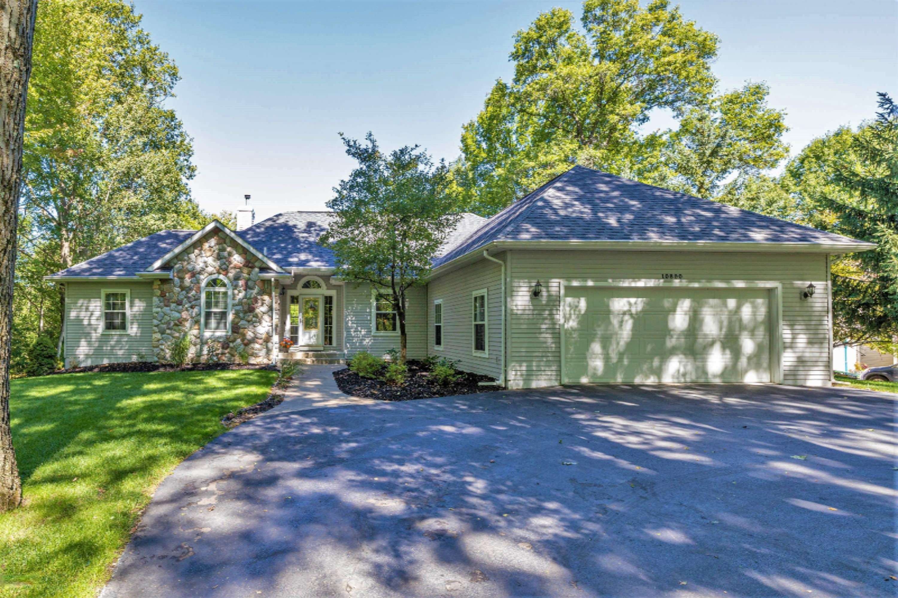 Canadian Lakes, MI 49346,10890 Boxwood Drive