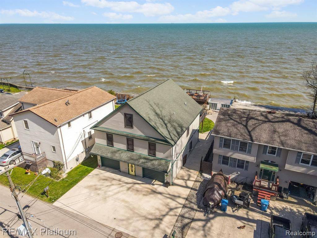 Newport, MI 48166,7438 LAKESHORE Drive