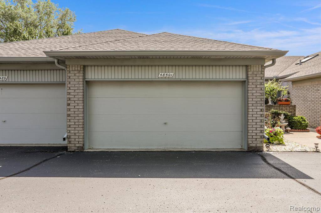 Shelby Twp, MI 48315,48501 HUDSON BAY CT