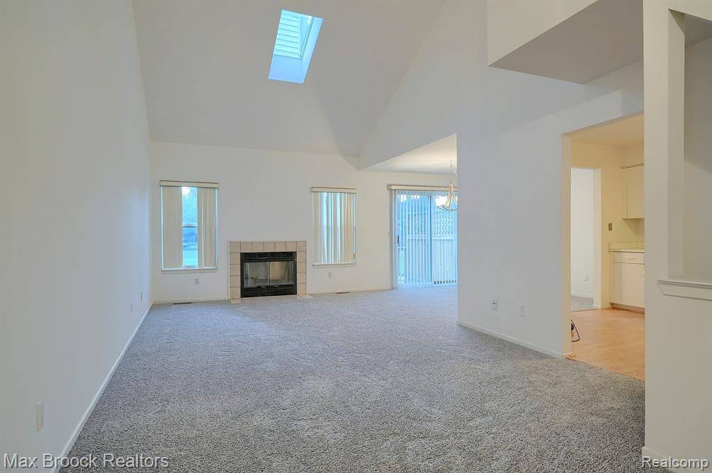 Commerce Twp, MI 48390,2251 MEADOW BROOK Court