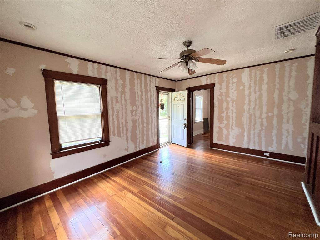 Detroit, MI 48240,19928 FIVE POINTS Street