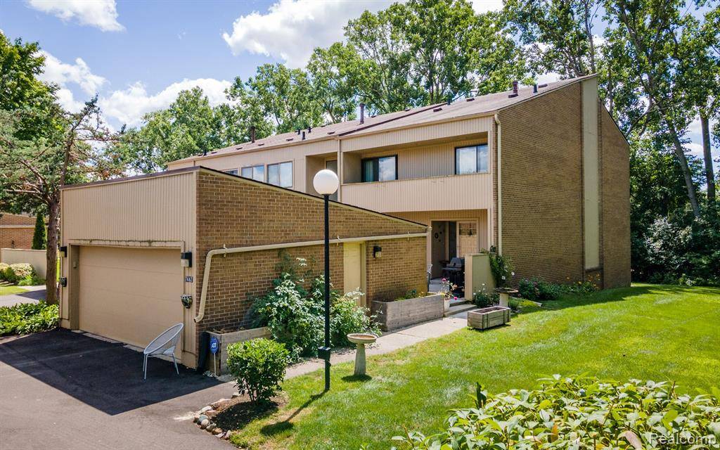 West Bloomfield, MI,7442 AZALEA Court