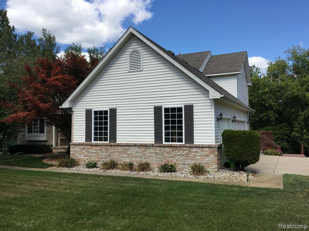 Oxford, MI 48371,893 CRESTMOOR Drive