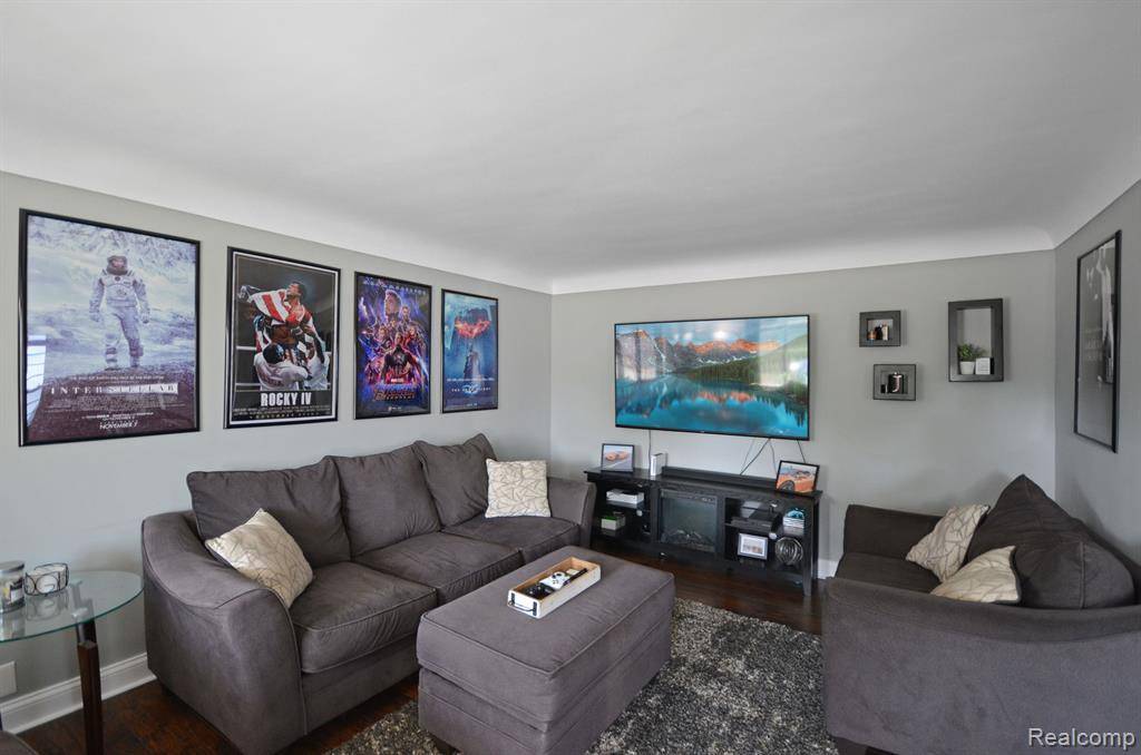 Roseville, MI 48066,28319 Maple Street