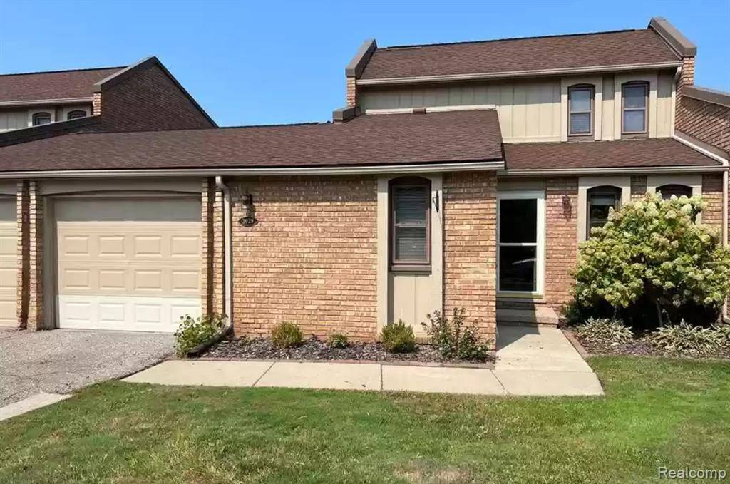 West Bloomfield, MI 48323,2928 MOON LAKE DRIVE Drive