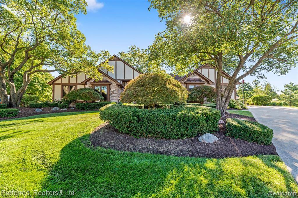 Farmington Hills, MI 48335,38384 LANA Court