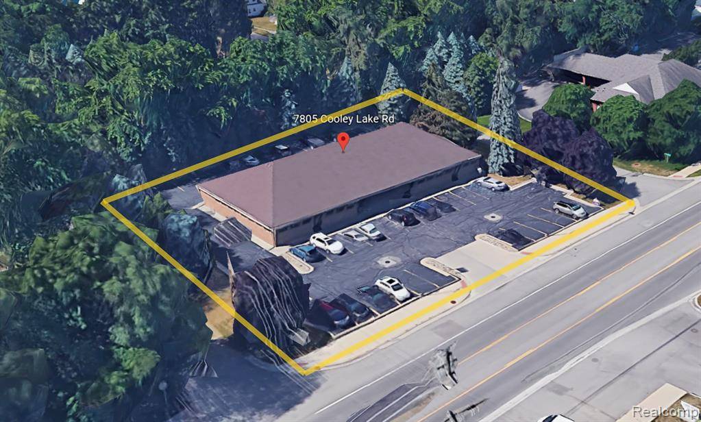 West Bloomfield, MI 48324,7805 COOLEY LAKE Road