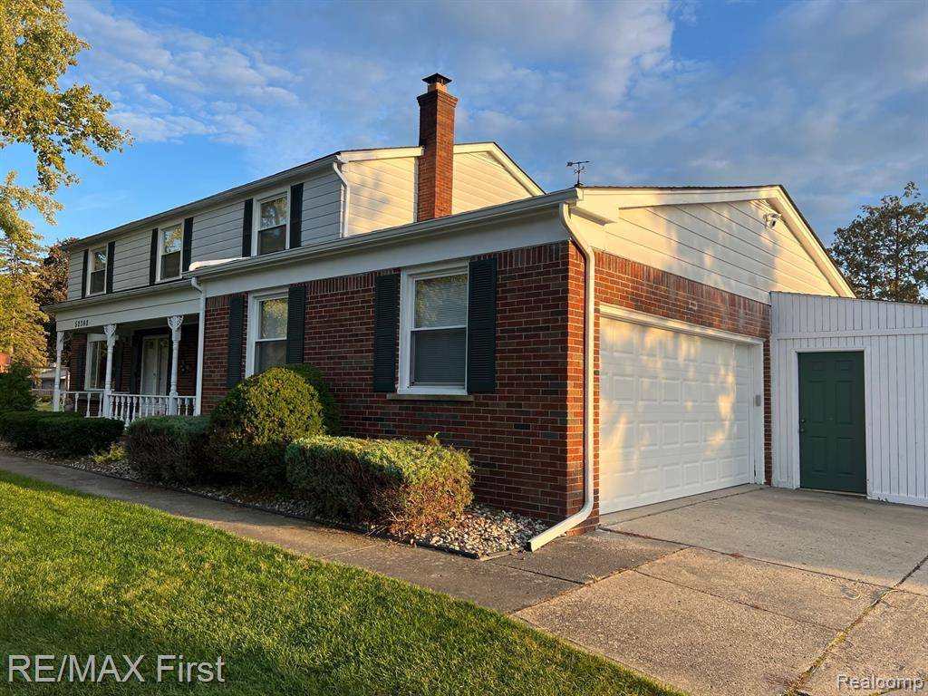 Shelby Twp, MI 48316,52348 SCOTCH PINE