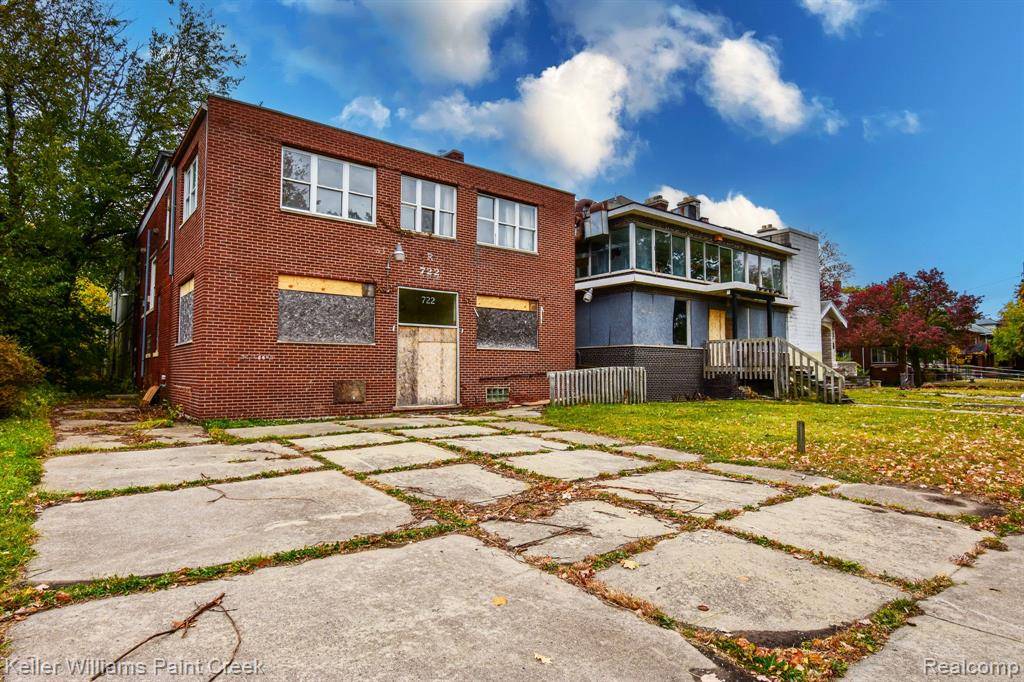 Detroit, MI 48207,722 E Grand Boulevard