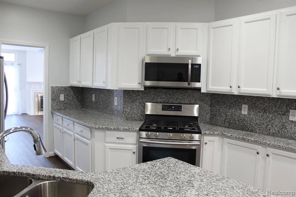 Detroit, MI 48207,235 WINDWARD