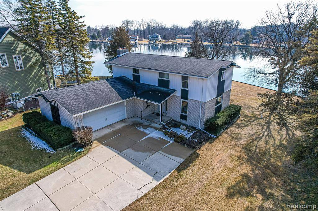 White Lake, MI,678 RANVEEN Drive