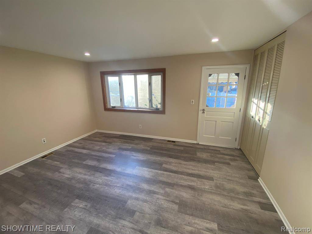 Farmington Hills, MI 48336,21338 WHITTINGTON Street