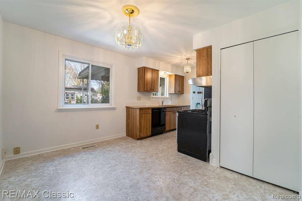 Dearborn Heights, MI 48125,4445 Bedford Street