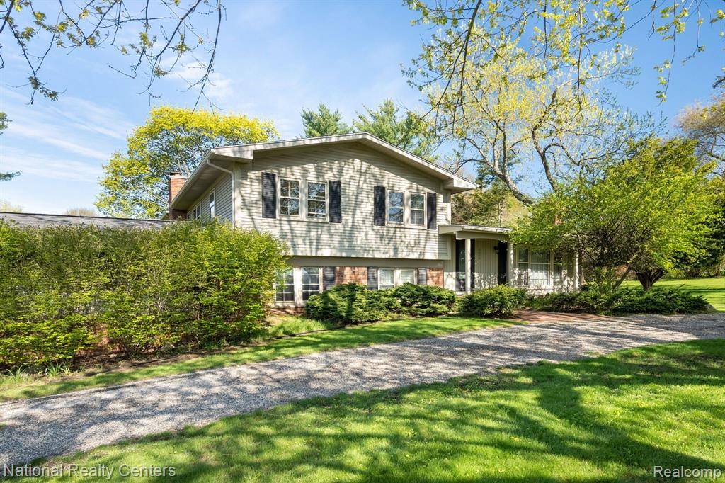 Bloomfield Hills, MI 48301,6450 GILBERT LAKE Road