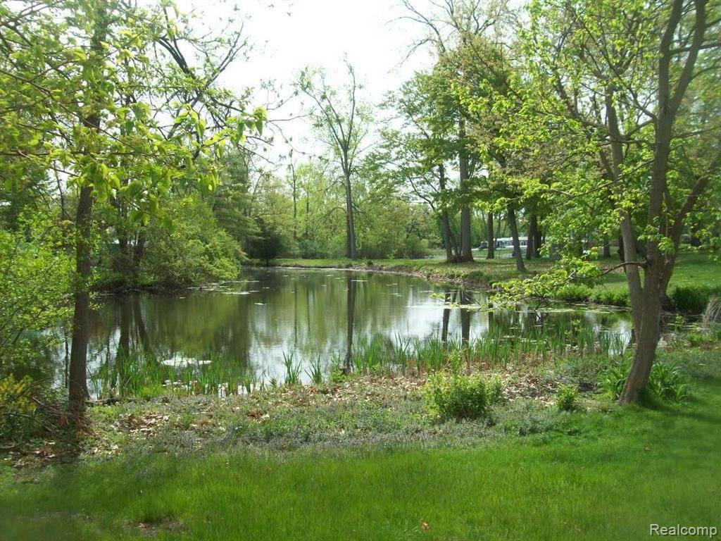 Wolverine Lake, MI 48390,00 SOLANO Drive