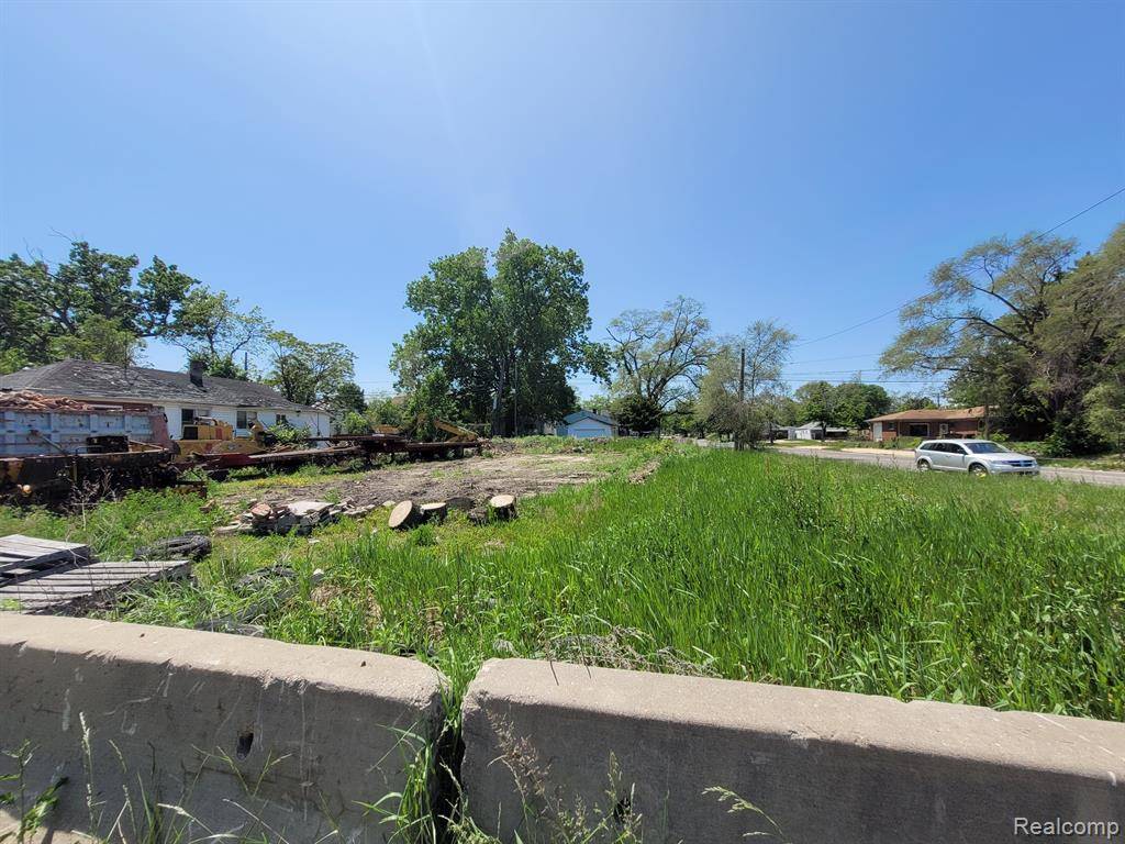 Detroit, MI 48212,17911 DEQUINDRE Street