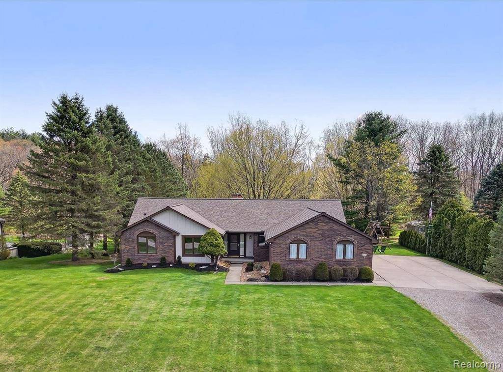 Howell, MI 48843,1324 RAVENSWOOD Way