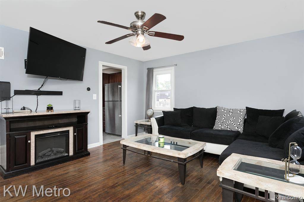 Hazel Park, MI 48030,23028 PILGRIM Avenue