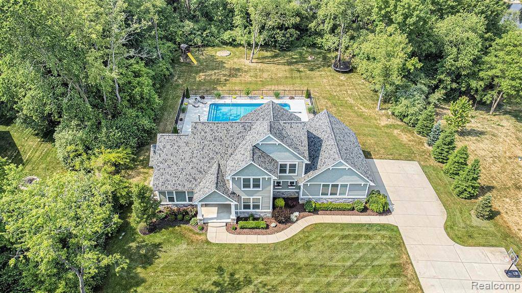 Howell, MI 48843,2250 WHITE HAWK Trail