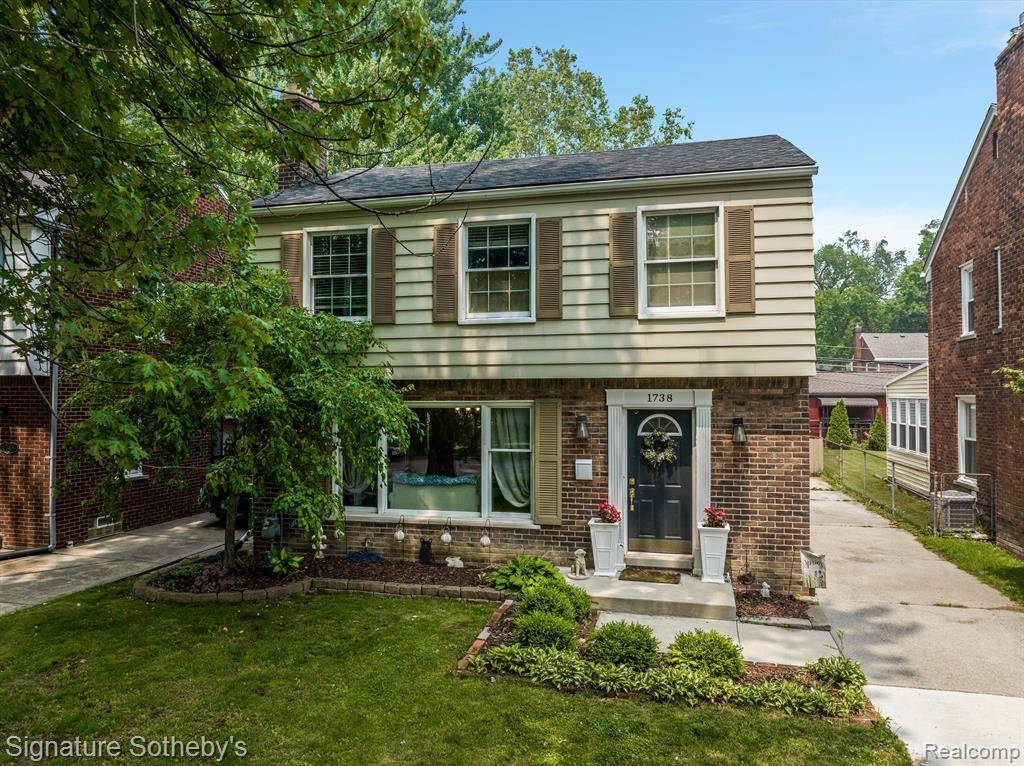 Grosse Pointe Woods, MI 48236,1738 BOURNEMOUTH Road
