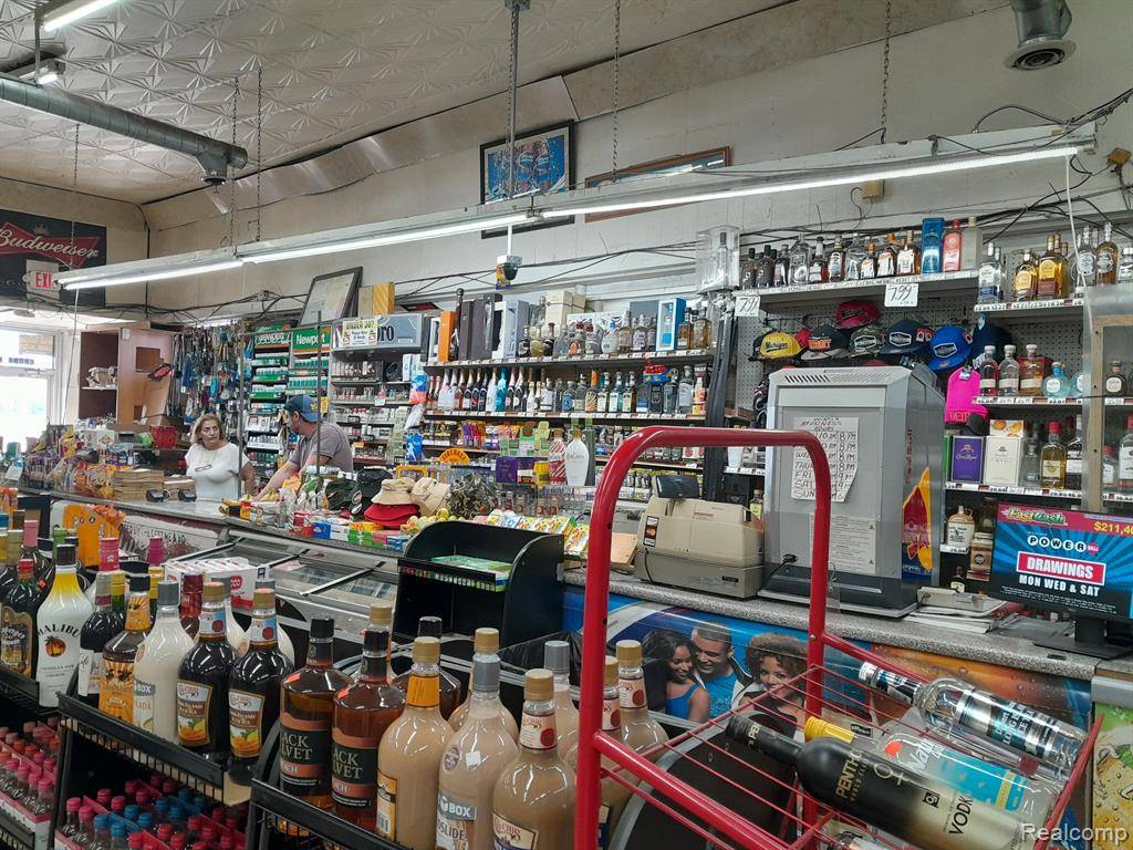 Detroit, MI 48215,13016 MACK Avenue